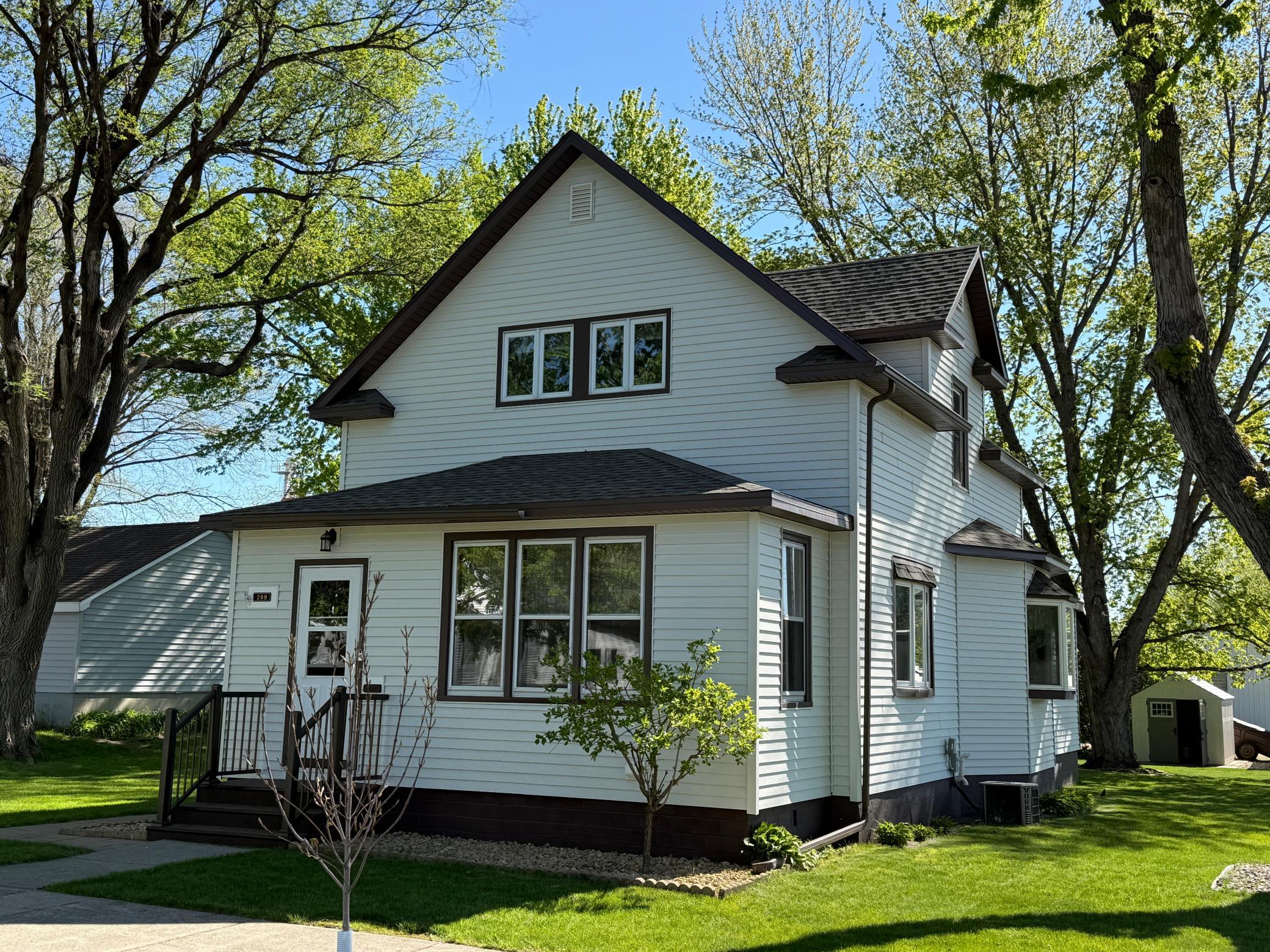 209 S Spring Avenue Springfield MN 56087