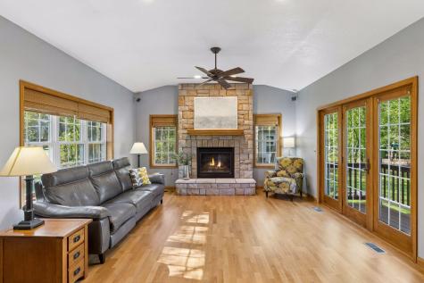 354 East Avenue Circle Mahtomedi MN 55115