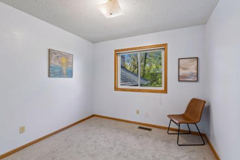 354 East Avenue Circle Mahtomedi MN 55115