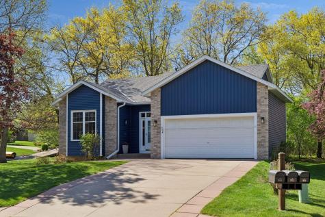 354 East Avenue Circle Mahtomedi MN 55115