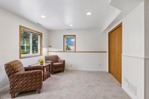 354 East Avenue Circle Mahtomedi MN 55115