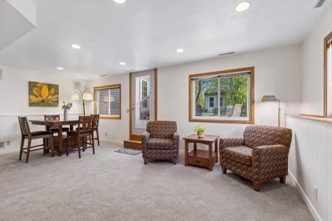 354 East Avenue Circle Mahtomedi MN 55115