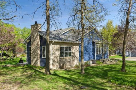 354 East Avenue Circle Mahtomedi MN 55115