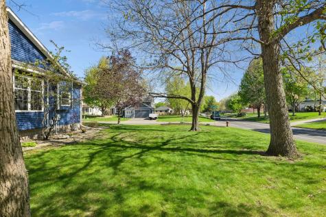 354 East Avenue Circle Mahtomedi MN 55115