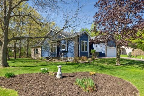 354 East Avenue Circle Mahtomedi MN 55115