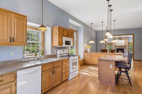 354 East Avenue Circle Mahtomedi MN 55115