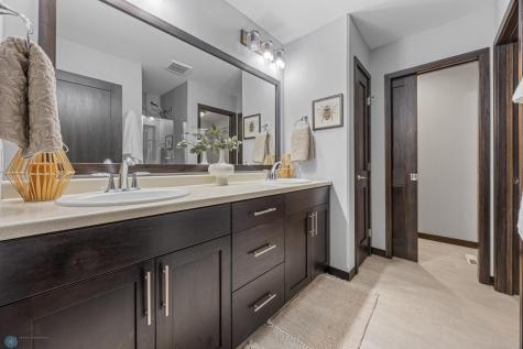 2427 Harbor Lane West Fargo ND 58078