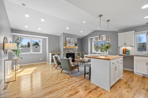 319 Bellwood Avenue Maplewood MN 55117