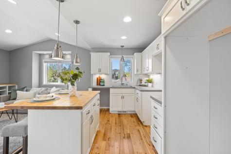 319 Bellwood Avenue Maplewood MN 55117