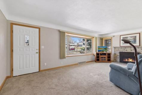 1988 Eldridge Avenue W Roseville MN 55113