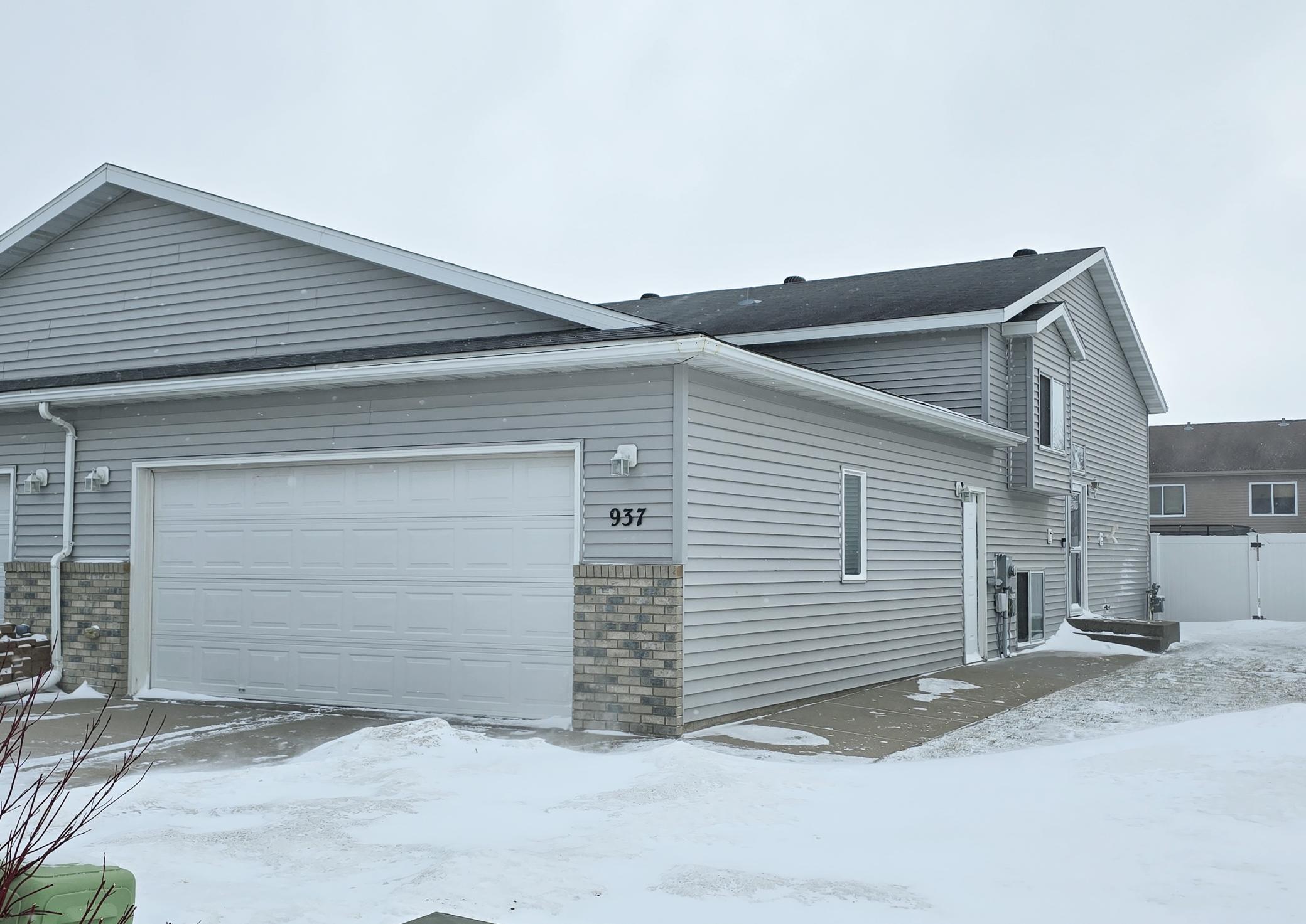 937 36th Avenue S Moorhead MN 56560