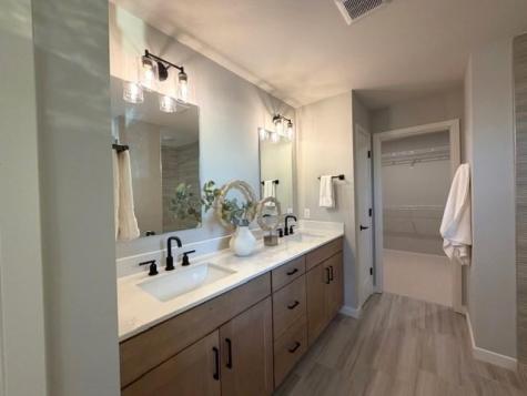 1572 Norbert Lane Shakopee MN 55379