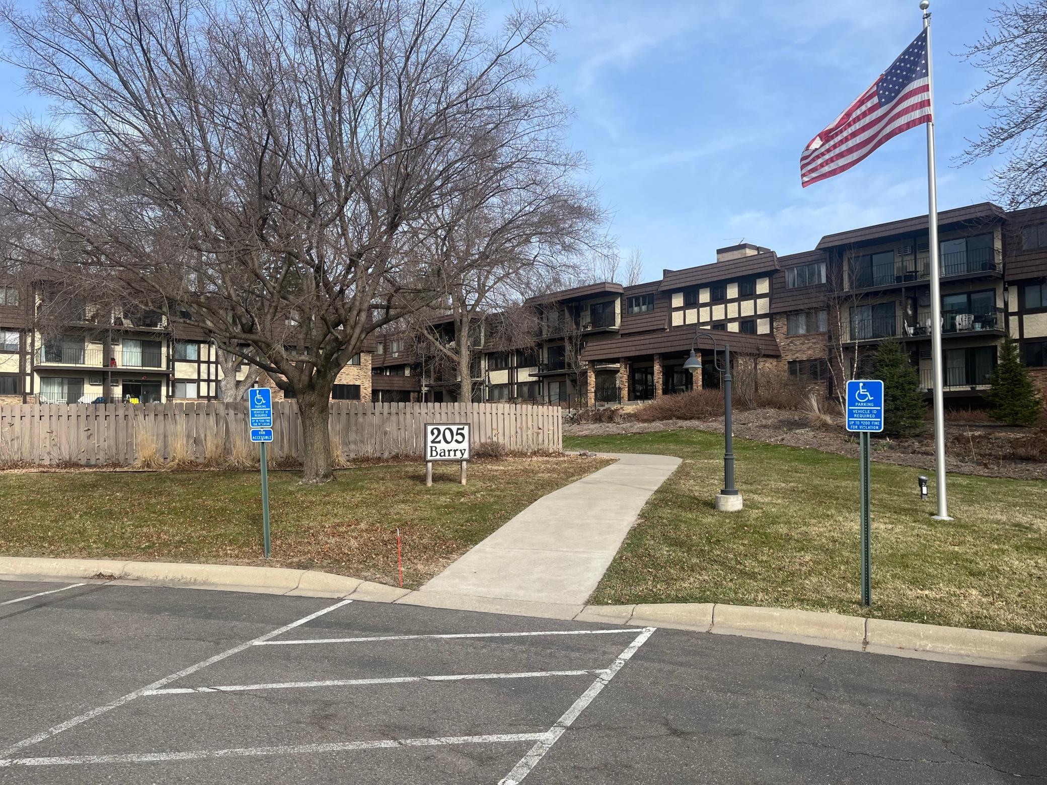 205 Barry Wayzata MN 55391
