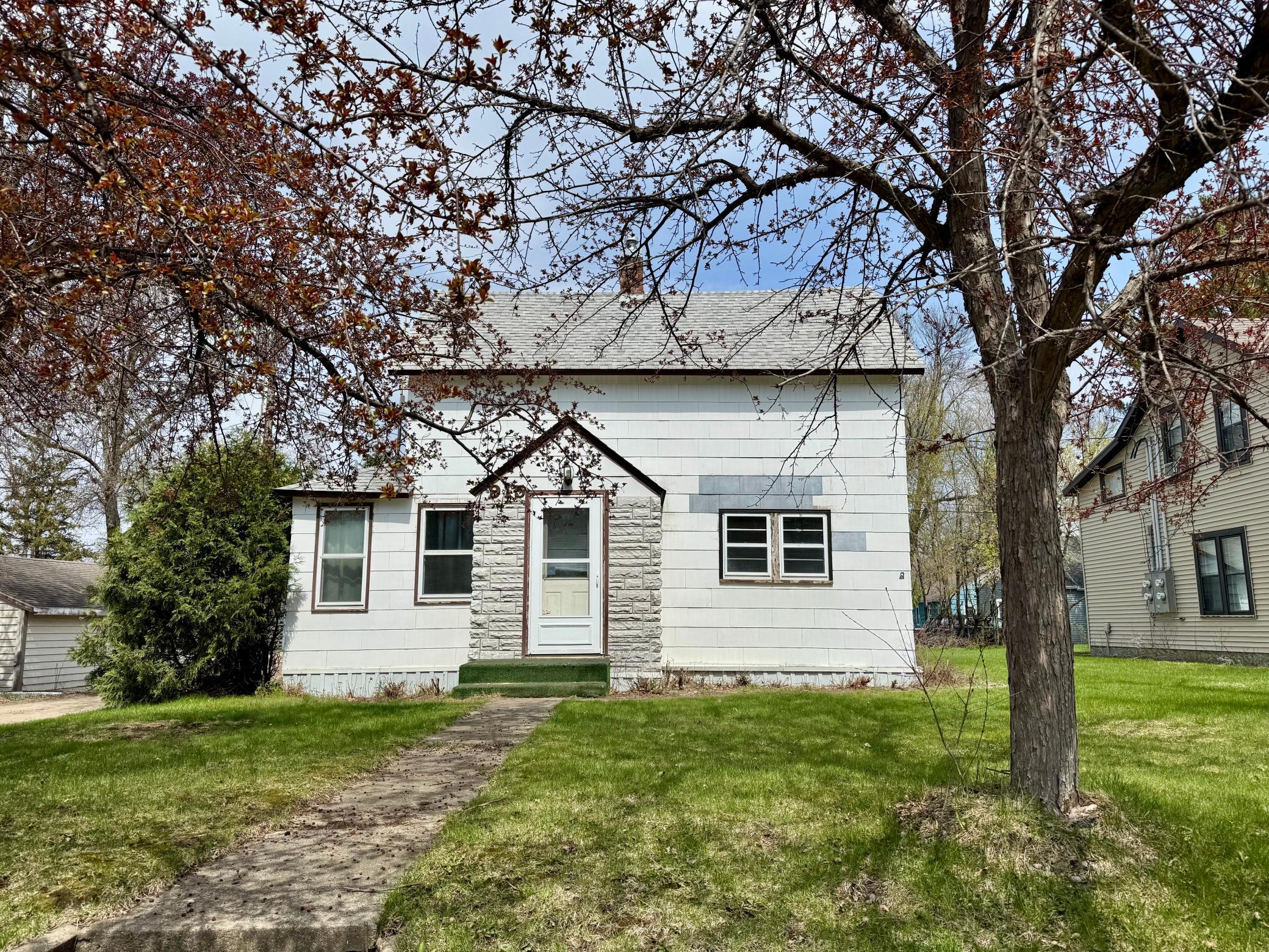 915 6th Avenue E Alexandria MN 56308