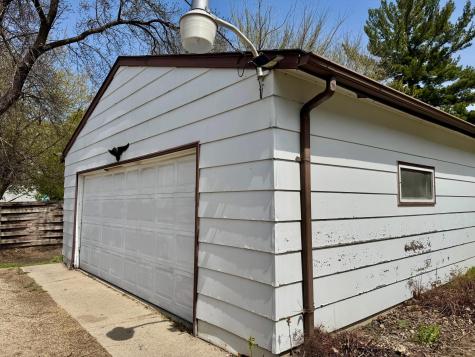 915 6th Avenue E Alexandria MN 56308