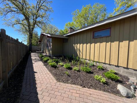 122 Craig Way NE Fridley MN 55432
