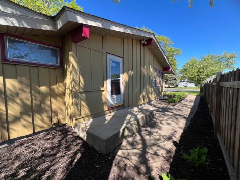 122 Craig Way NE Fridley MN 55432