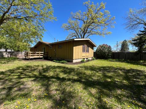 122 Craig Way NE Fridley MN 55432