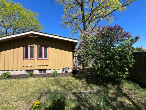 122 Craig Way NE Fridley MN 55432