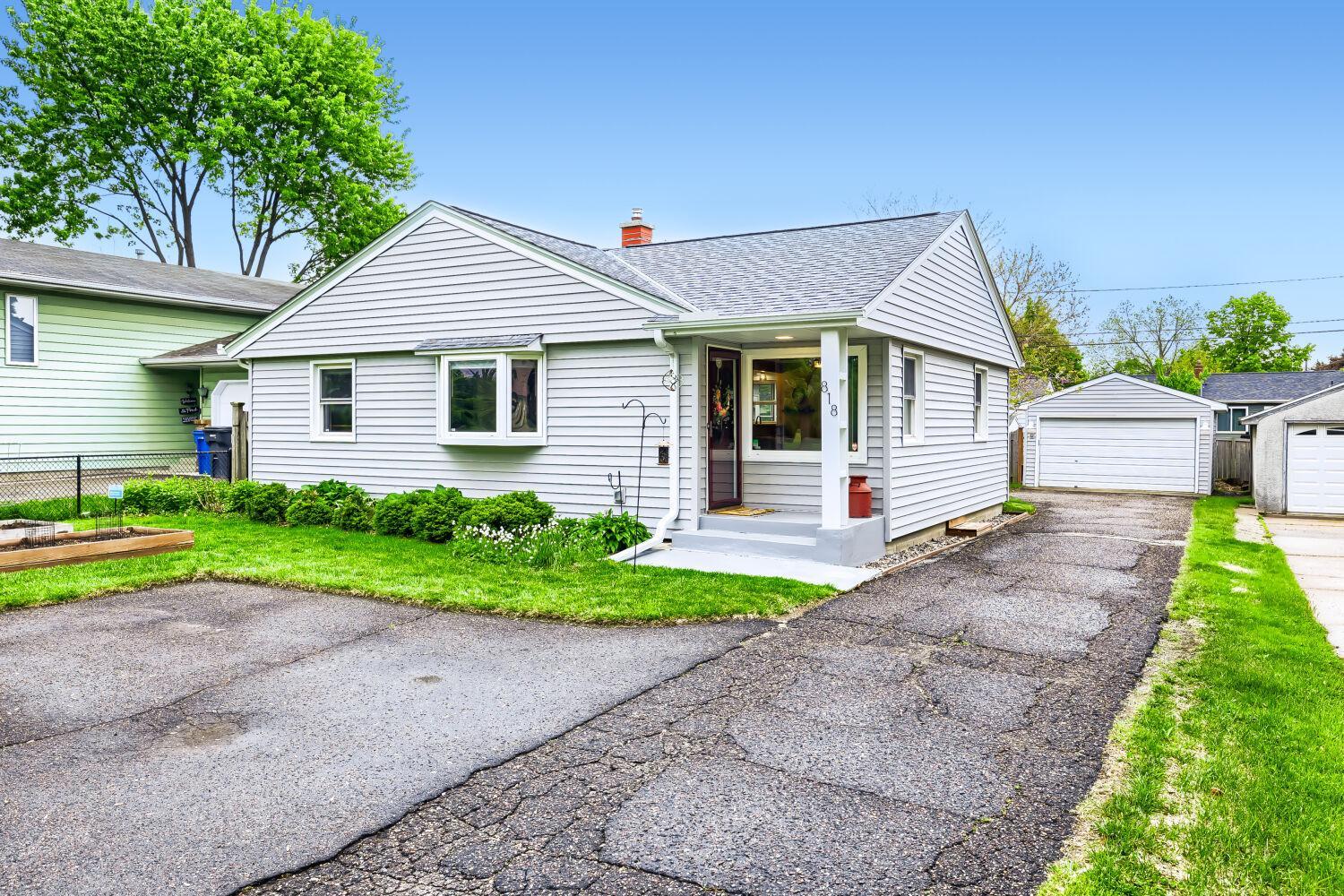 818 Larpenteur Avenue W Saint Paul MN 55113
