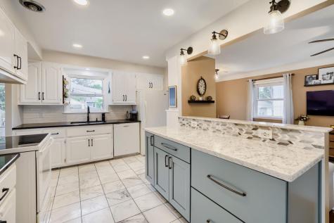 818 Larpenteur Avenue W Saint Paul MN 55113