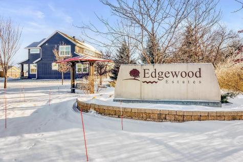 3521 Grandwood Drive N Fargo ND 58102