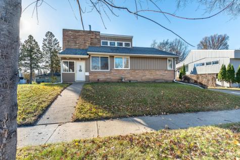 1015 11th Avenue S Moorhead MN 56560