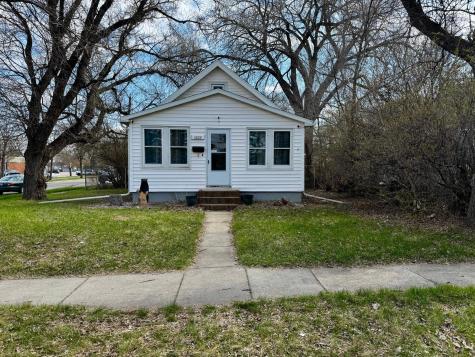 1622 S 11th Avenue S Fargo ND 58103