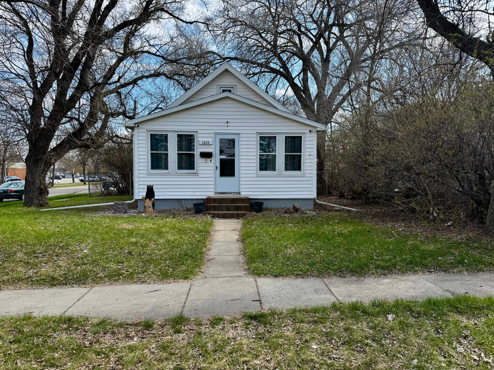 1622 S 11th Avenue S Fargo ND 58103