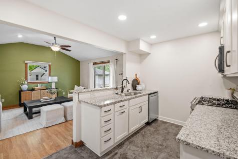 6876 11th Street N Oakdale MN 55128