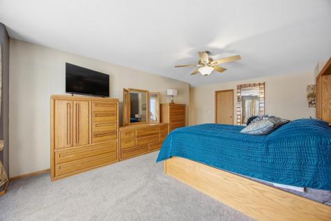 2518 Parkview Drive S Fargo ND 58103