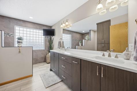 2518 Parkview Drive S Fargo ND 58103