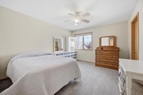2518 Parkview Drive S Fargo ND 58103