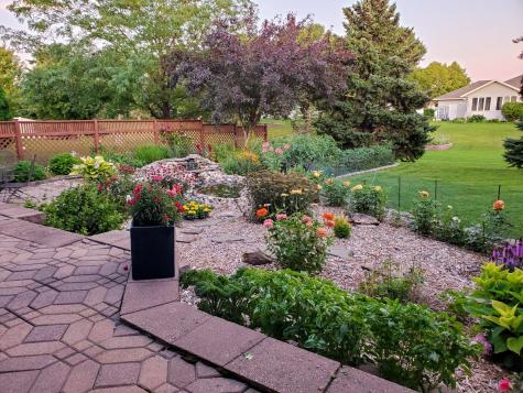 2518 Parkview Drive S Fargo ND 58103
