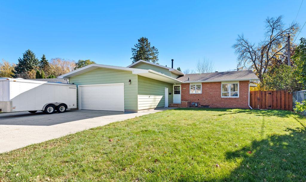 2807 Edgewood Drive N Fargo ND 58102