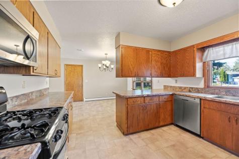 2807 Edgewood Drive N Fargo ND 58102