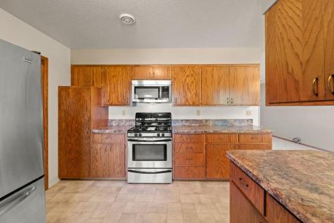 2807 Edgewood Drive N Fargo ND 58102