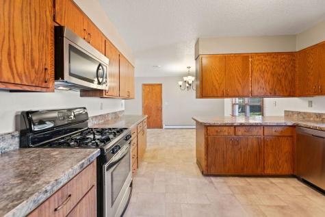 2807 Edgewood Drive N Fargo ND 58102