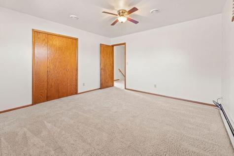 2807 Edgewood Drive N Fargo ND 58102
