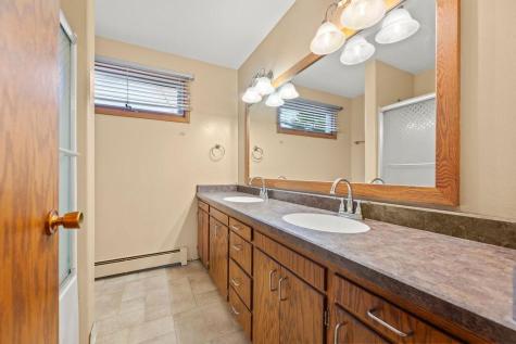 2807 Edgewood Drive N Fargo ND 58102