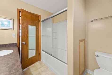 2807 Edgewood Drive N Fargo ND 58102