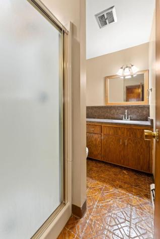 2807 Edgewood Drive N Fargo ND 58102