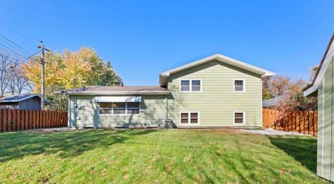 2807 Edgewood Drive N Fargo ND 58102