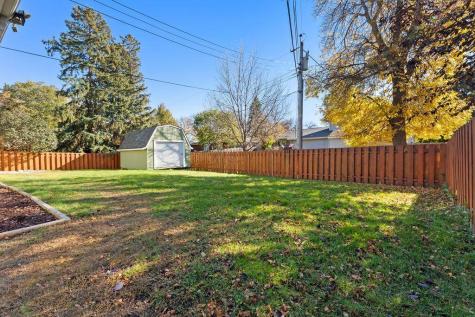 2807 Edgewood Drive N Fargo ND 58102