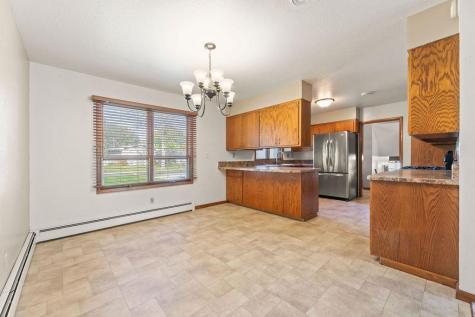 2807 Edgewood Drive N Fargo ND 58102