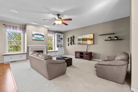 1828 Fescue Circle Shakopee MN 55379