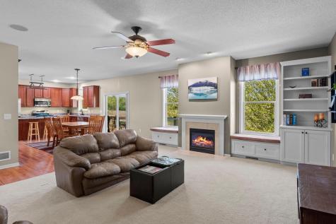 1828 Fescue Circle Shakopee MN 55379