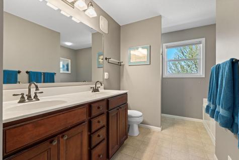 1828 Fescue Circle Shakopee MN 55379