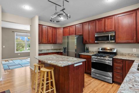 1828 Fescue Circle Shakopee MN 55379