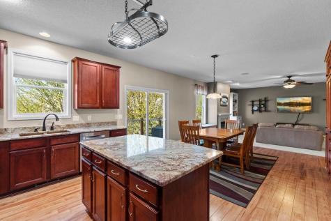 1828 Fescue Circle Shakopee MN 55379